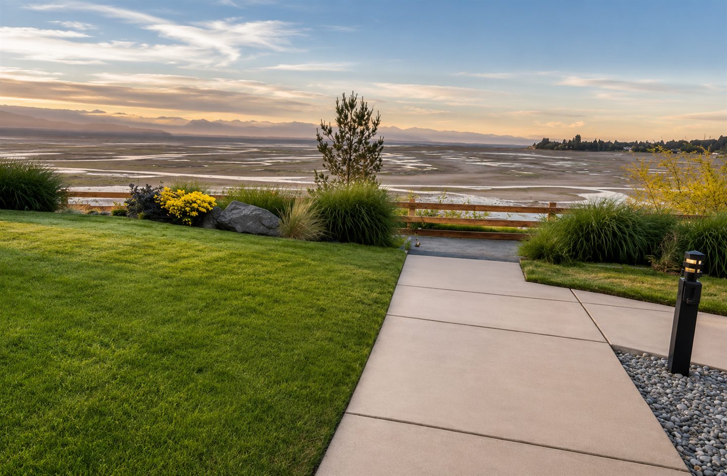 Parksville waterfront and tidal flats near the Bayside station